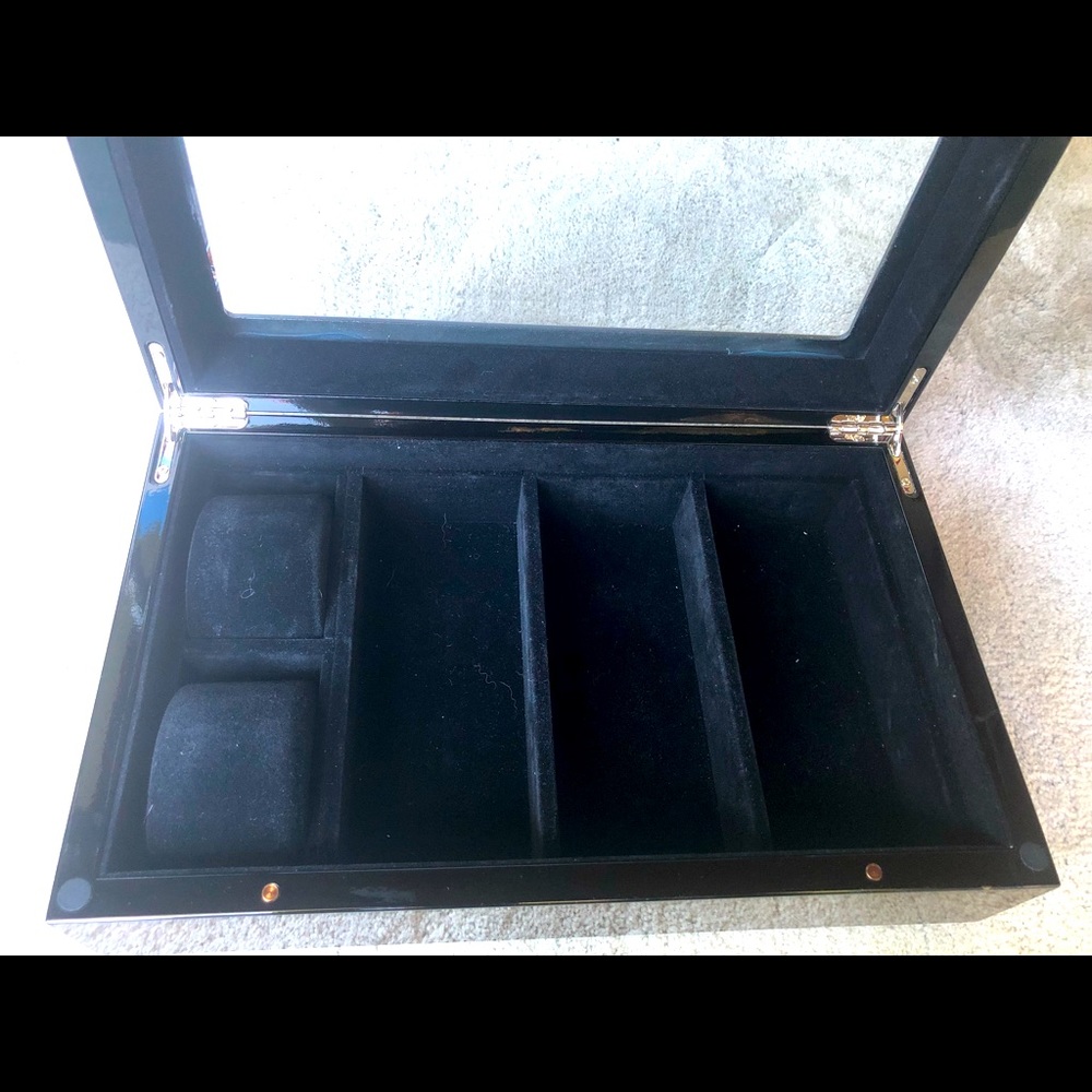 Lacquered watch and jewelry case
